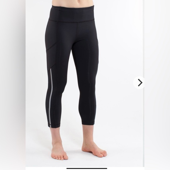 Lululemon Black Back on Track Crop GUC size 8 - Picture 1 of 10